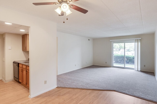 Vantage Pointe West Apartment Homes