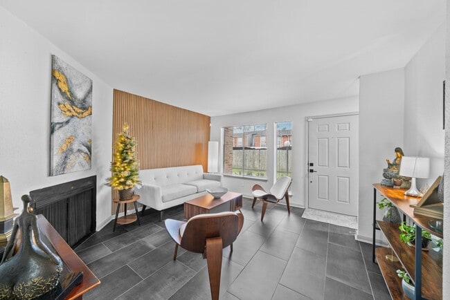 Photo - 3831 Landmark Dr