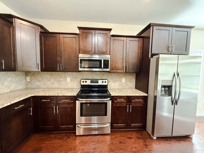 Photo - 728 Roanoke Drive
