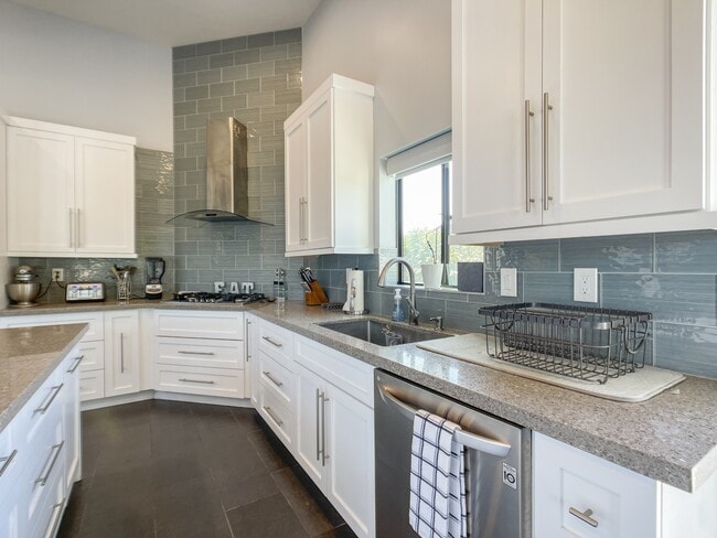 Photo - 1917 E Clarendon Ave