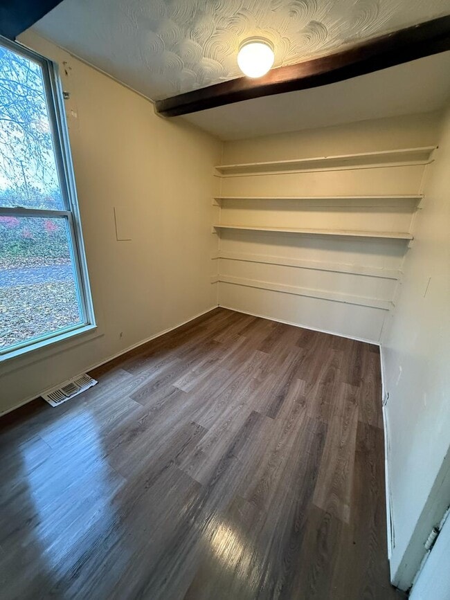 Photo - 3 bedroom house fenced yard