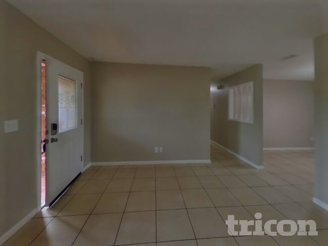 Photo - 1115 Oakhill St