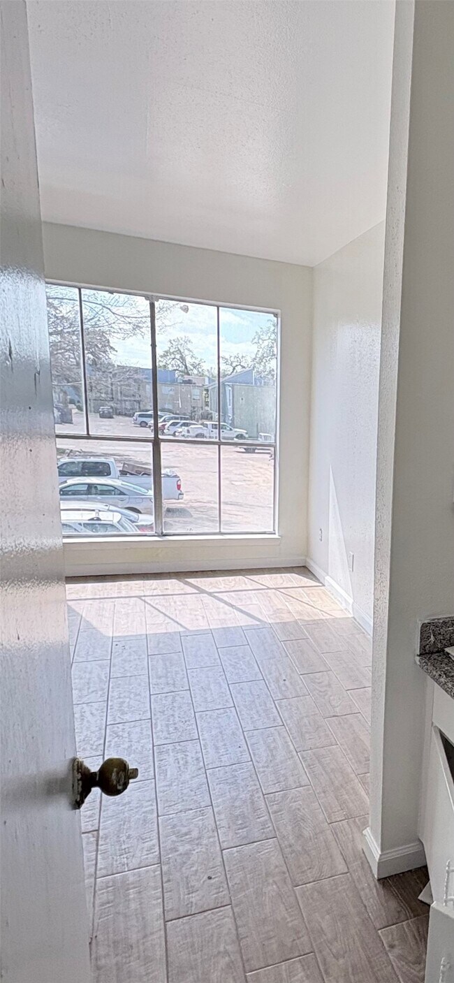 5625 Antoine Dr Unit 313
