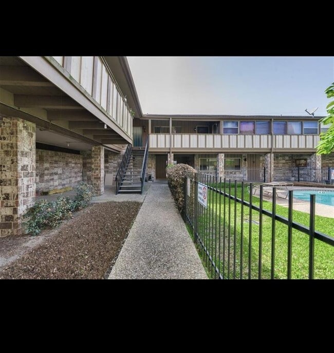 Building Photo - 2574 Marilee Ln Unit 27 Rental