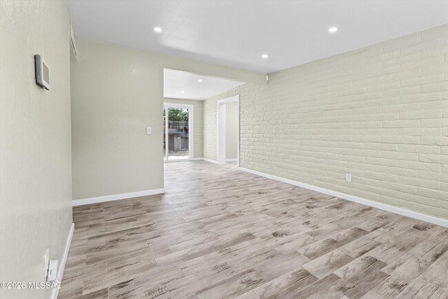Photo - 3100 W Shumaker Dr