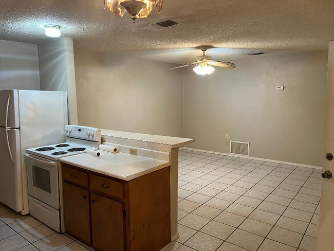 Photo - 1005 Commerce St Unidad B