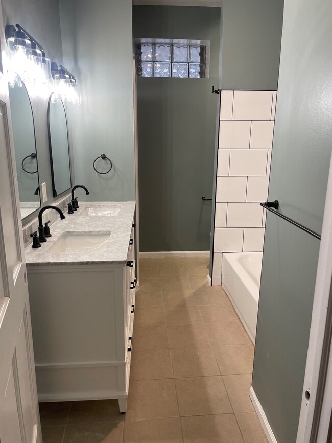 Bathroom - 211 Sumac St Unidad 1