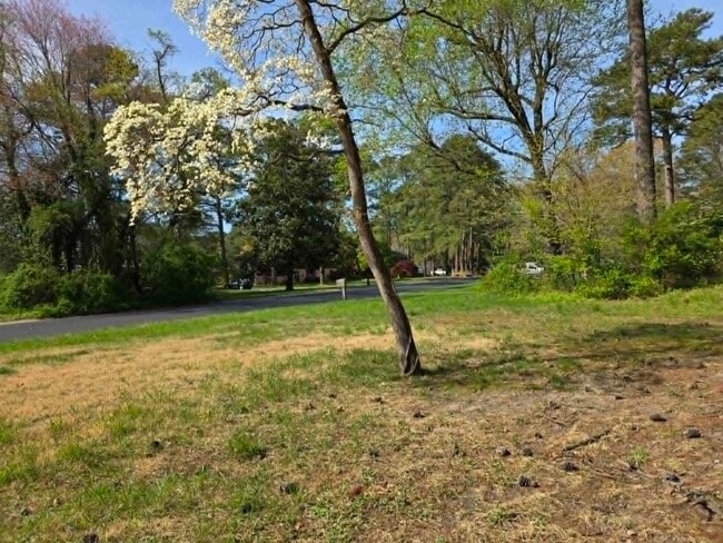 Photo - 8241 Robin Hood Dr