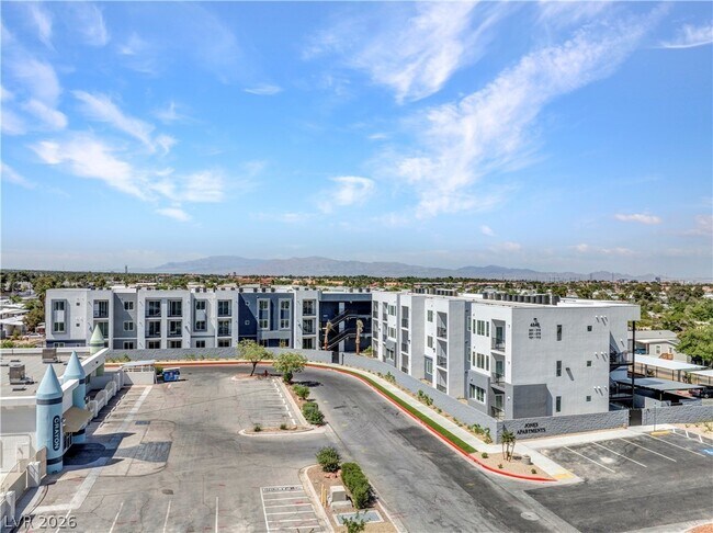 4846 Jones Unidad 102