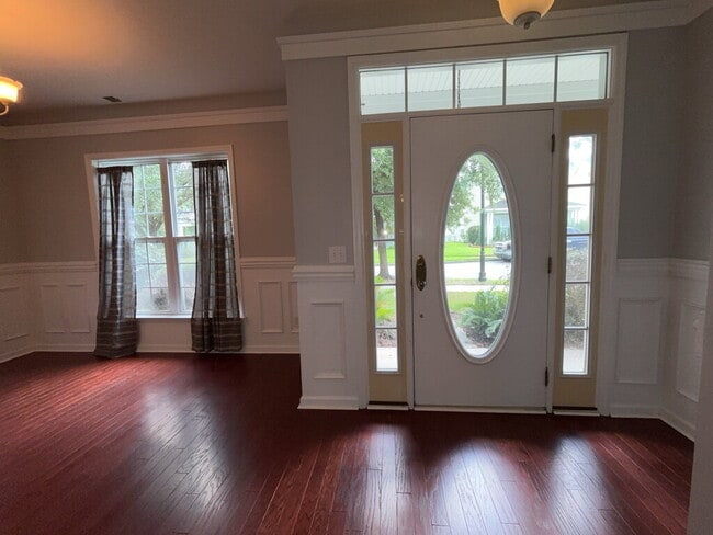Photo - 202 Trillium Ave