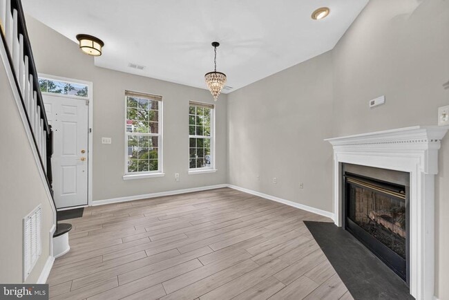 Photo - 932 Harrison Cir