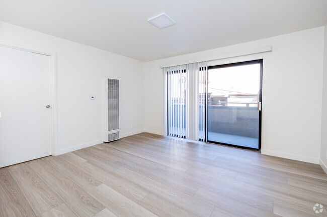 Sala de estar de 2BR, 2BA y 800SF - 3761 Harrison Street Apartments