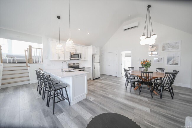 100 E Lighthouse Walk