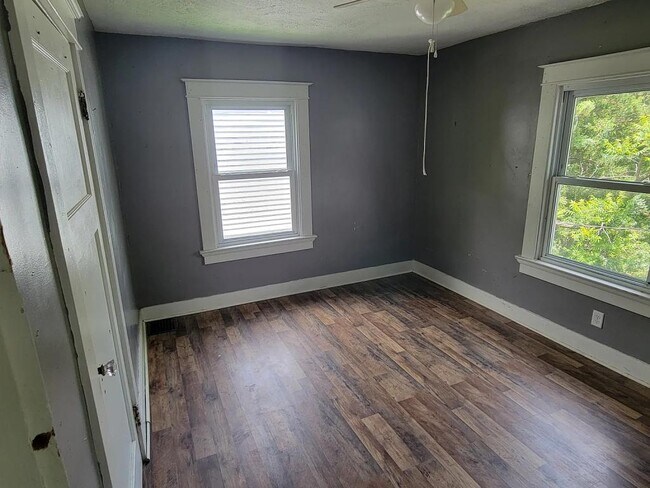 Photo - 715 W Fairview Ave