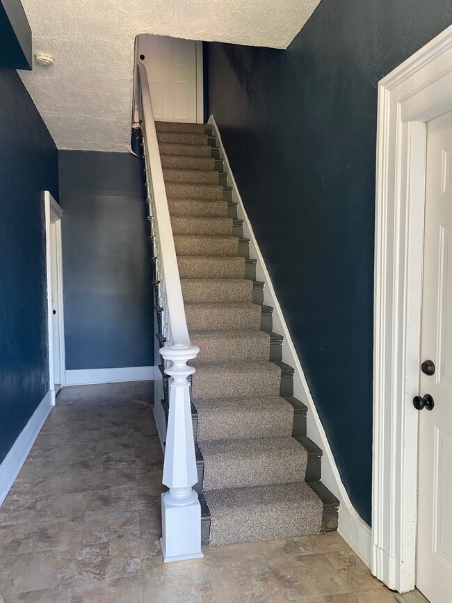 Steps leading out to unit from front door - 5220 Carthage Ave Unit 3