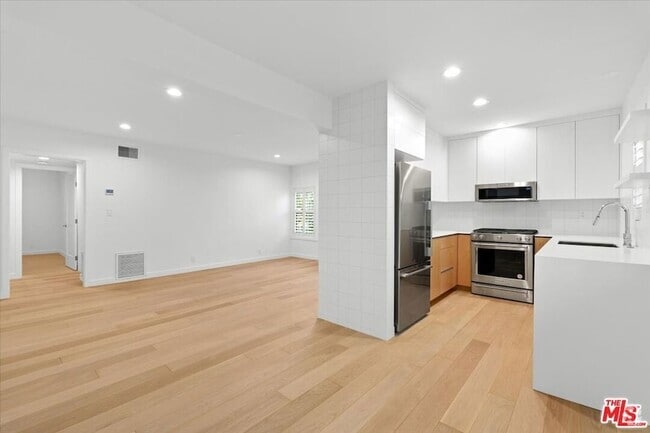 Building Photo - 612 Huntley Dr Unit 1 Rental