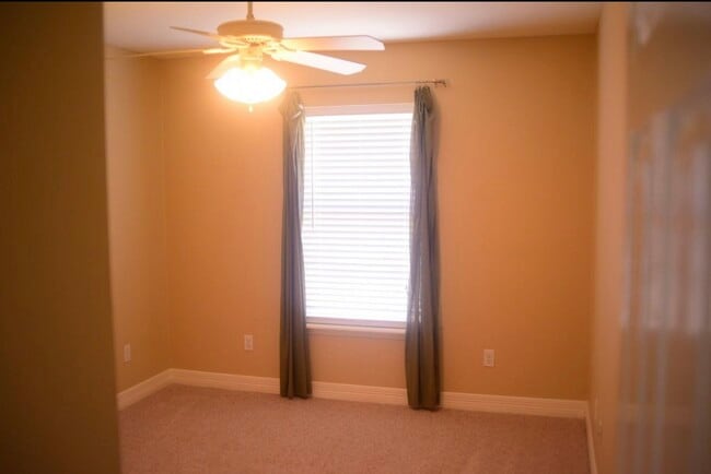 Photo - 122 Palisade Ln