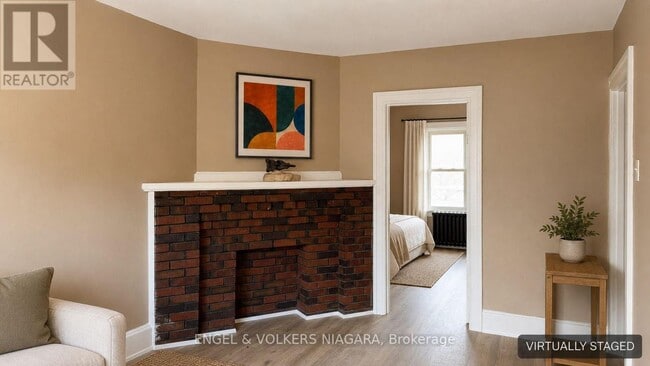 Photo - 5042 Huron St