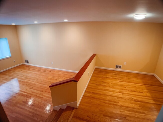 Photo - 214 Perham St