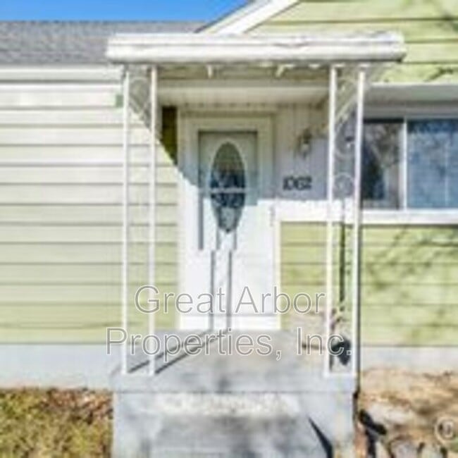 Photo - 1062 Rambling Rd