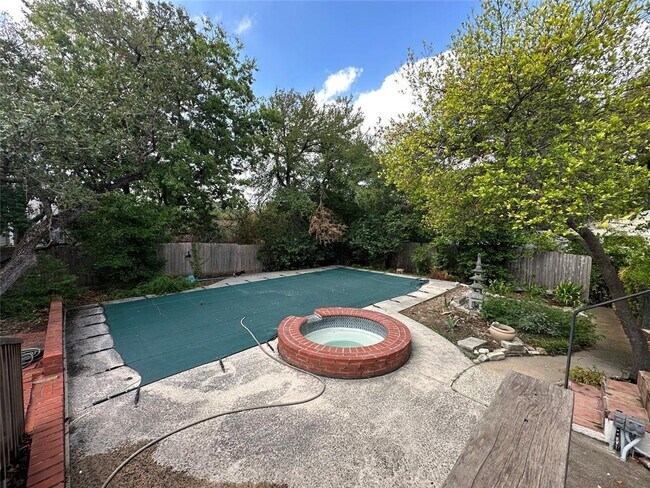 Photo - 2511 Bridle Path