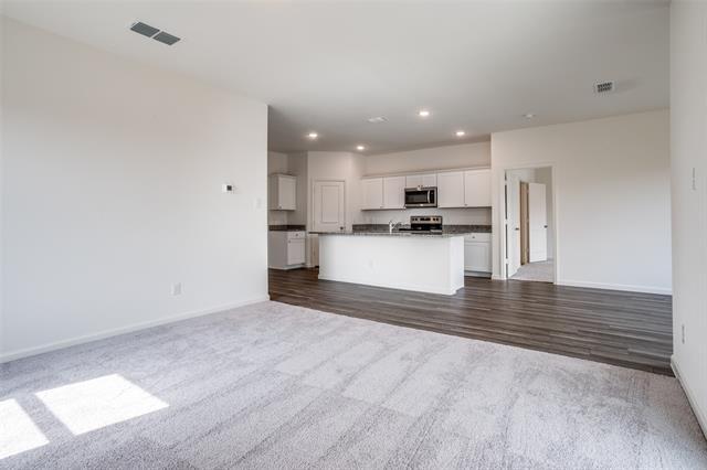 704 Bois D'Arc Ln