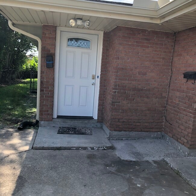 Building Photo - 641 west dr Unit 641