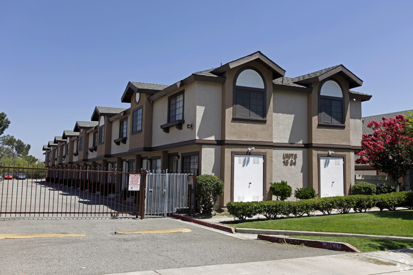 Summer Breeze Apartments - Summer Breeze Apartments