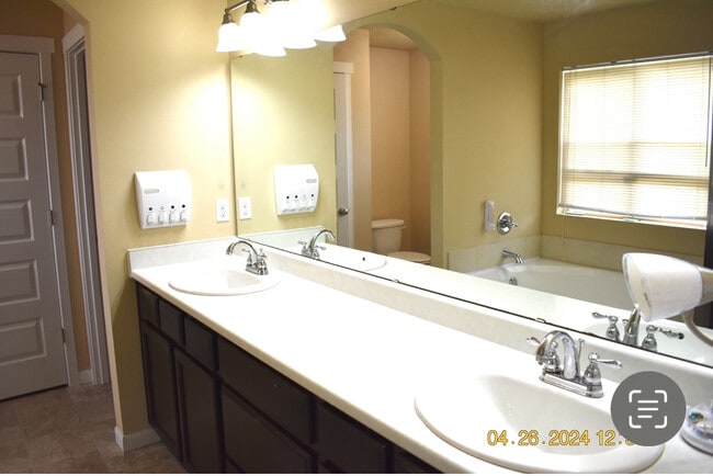 Building Photo - 4215 E Roosevelt Ave Rental