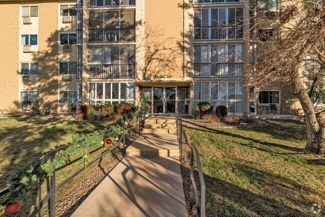 Building Photo - 3022 S Wheeling Way Rental