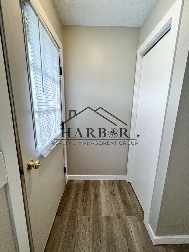 Photo - Renovated 1 Bedroom 1 Bath - SPECIAL: Lowe... Unit 610