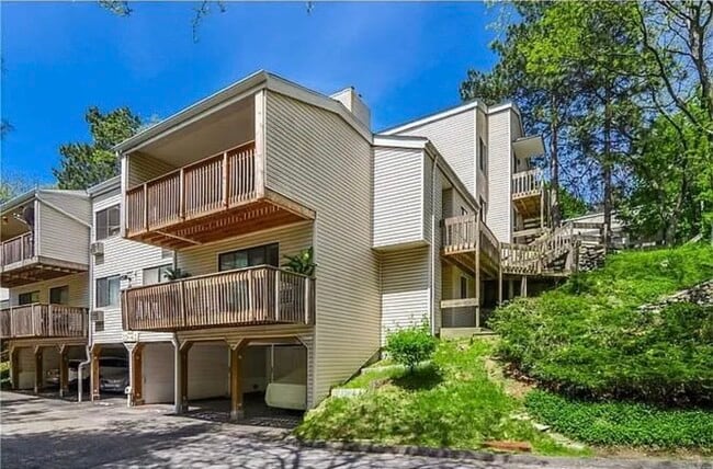 Building Photo - 21 Hillside Ter Unit #d