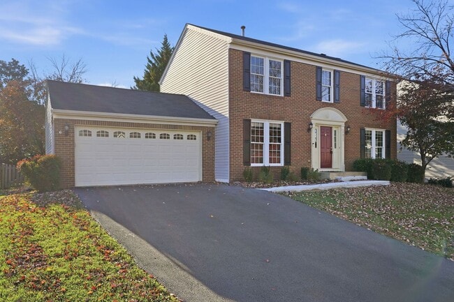 Photo - Beautifully maintained townhome on a quiet cul-de-sac in Ashburn Village!