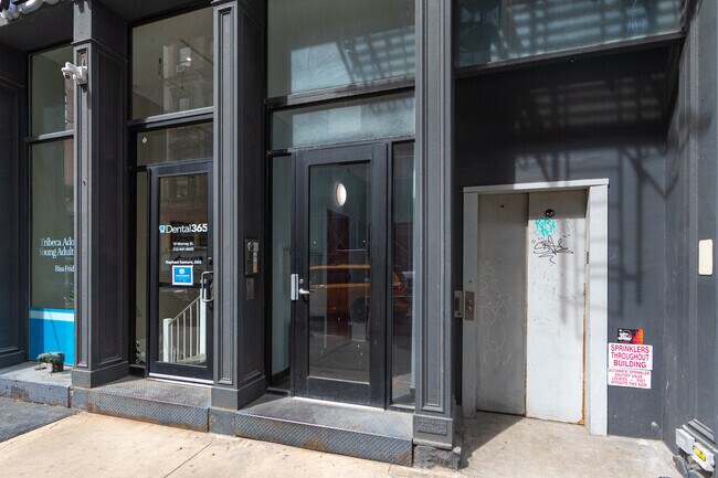 Entrance - 19 Murray St