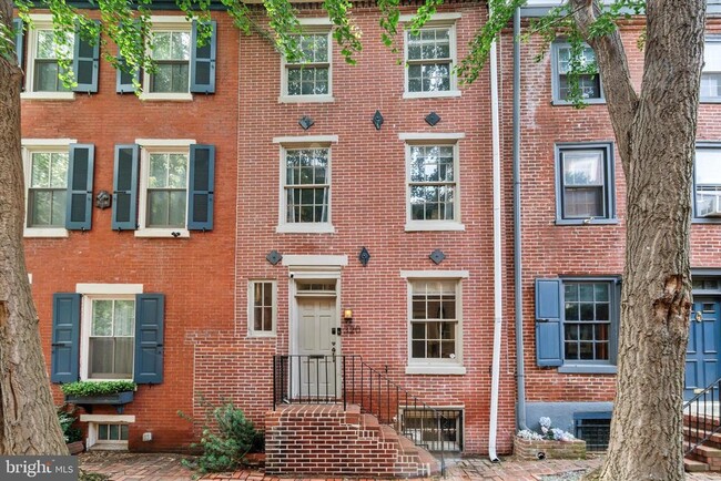 Photo - 320 S Iseminger St Townhome