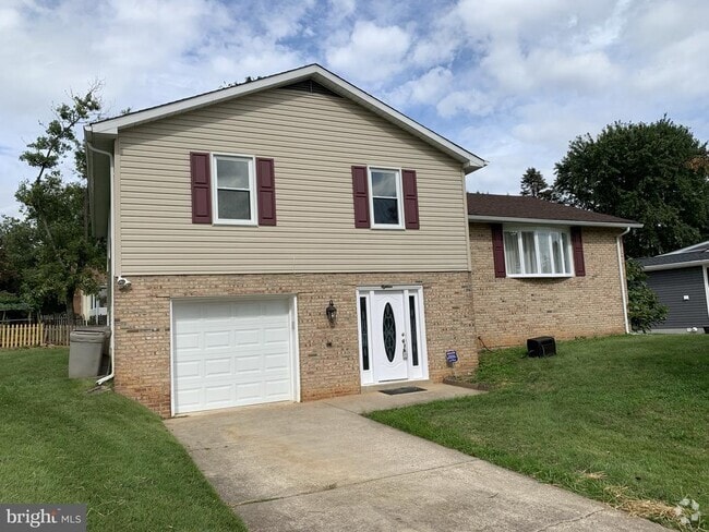 Building Photo - 18 Flanders Ridge Ct Rental