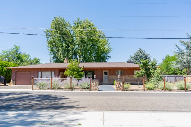 Building Photo - 1107 W Cameron St Rental