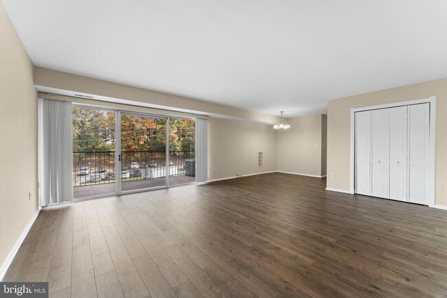 Building Photo - 5500 Karen Elaine Dr Unit 911