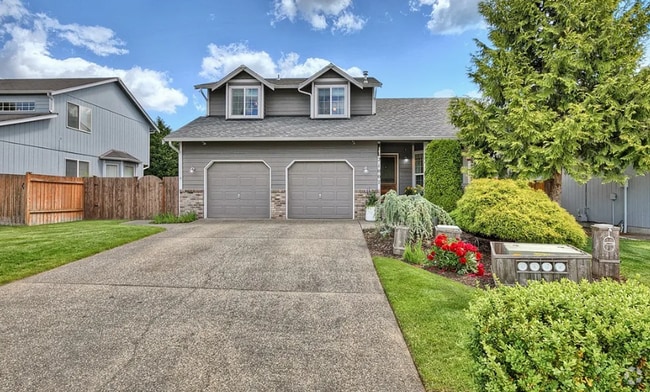 Building Photo - Beautiful Designer 3 bedroom home in Quiet...