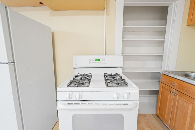 Photo - 168 Lunenburg St Unit 2R