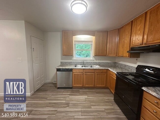745 Kenyon Rd