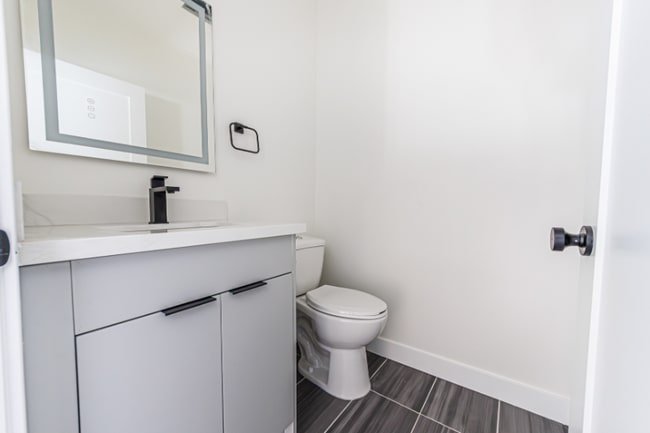 Photo - 1330 Tamarind Ave