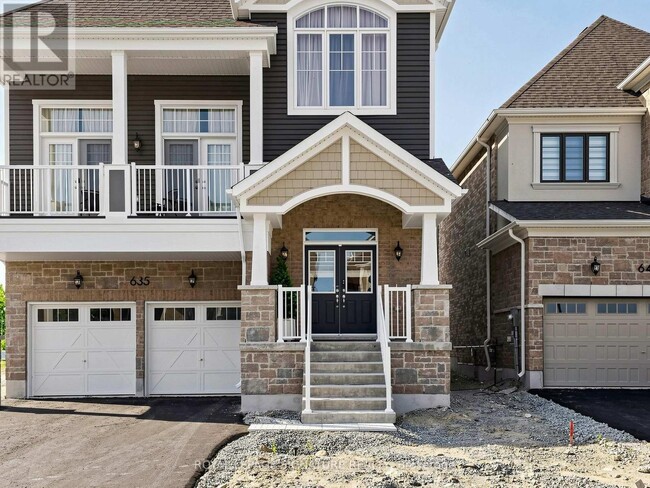 Photo - 635 Newlove St