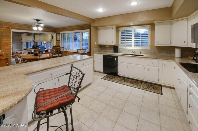 Photo - 250 W Greenock Dr