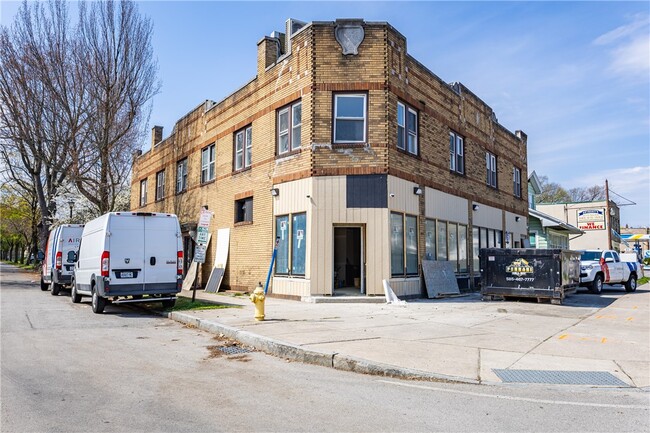 Photo - 85 Mapledale St Apartment
