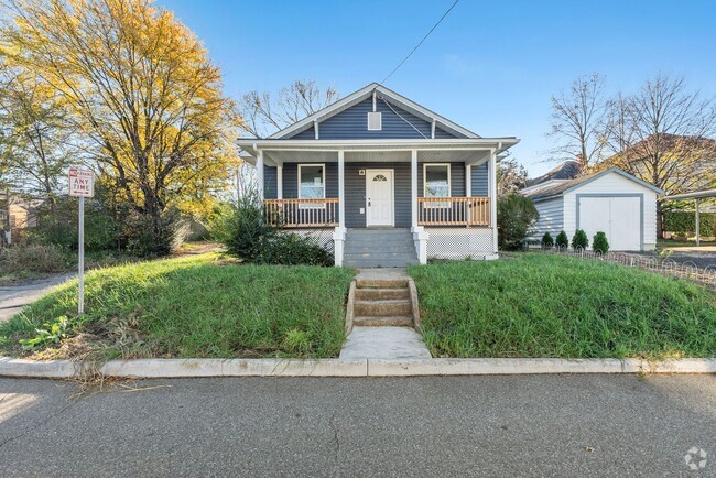 Building Photo - Newly Renovated 3-Bedroom Home with Modern...