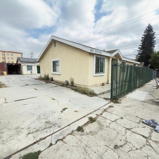 Building Photo - 3321 W 63rd St Rental
