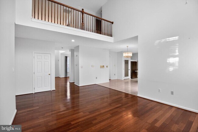 Photo - 2323 Springdale Ln