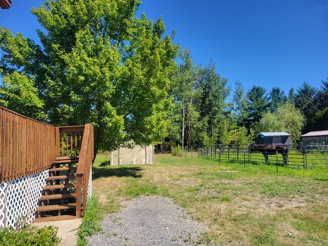 Photo - 1494 Thompson Rd