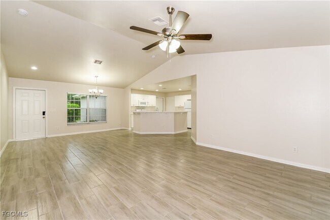 Photo - 1057 Lilac St E